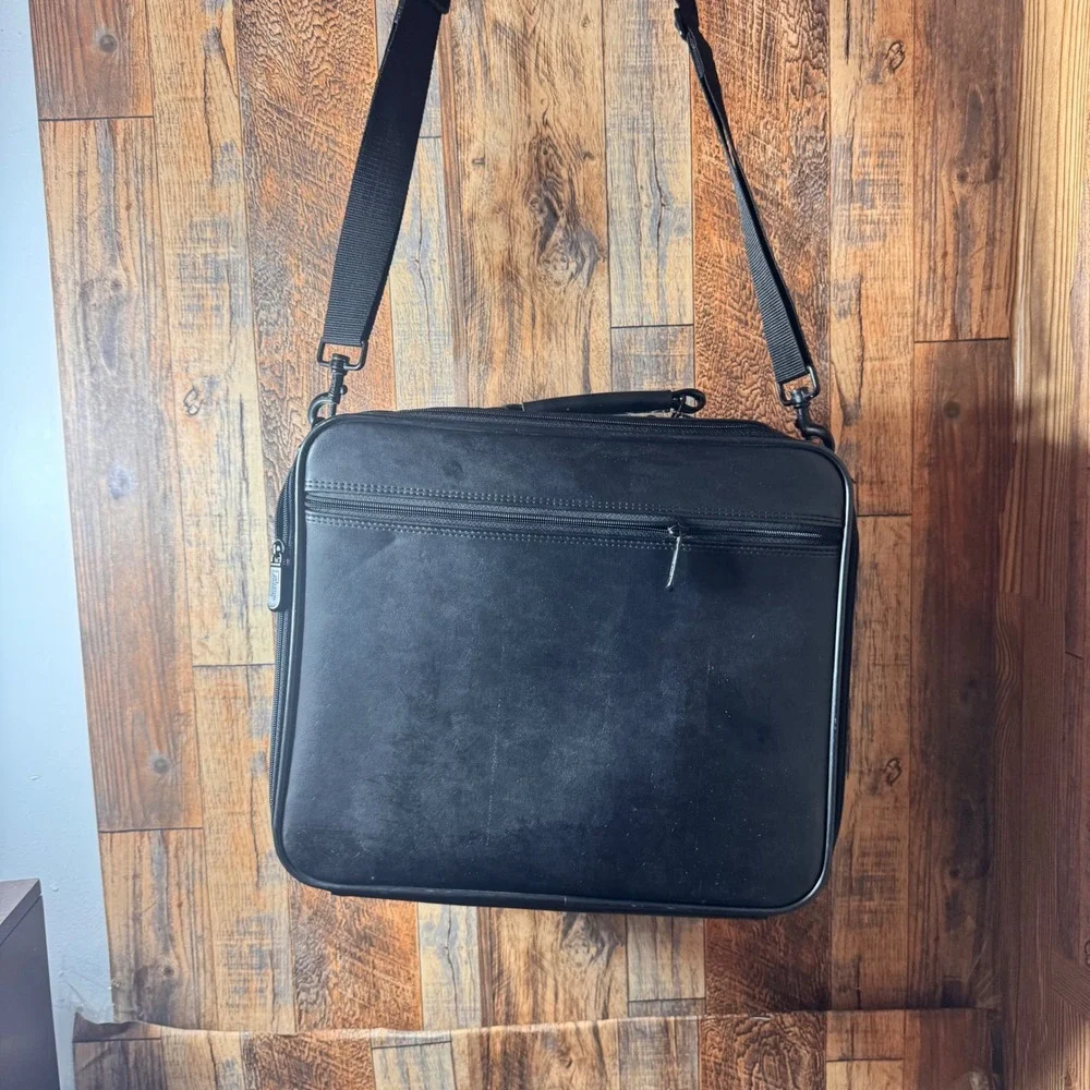 Targus Black Leather Laptop Bag Briefcase Messenger Shoulder Strap‎ Travel
